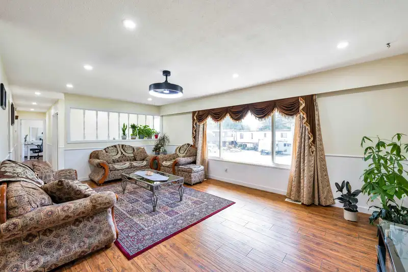 11789 85A AVENUE - photo 3 of 33