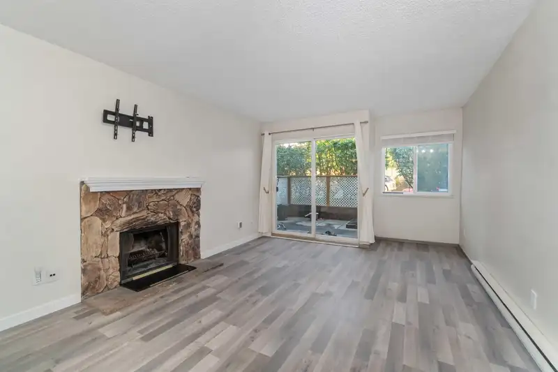 109 555 NORTH ROAD - photo 2 of 19