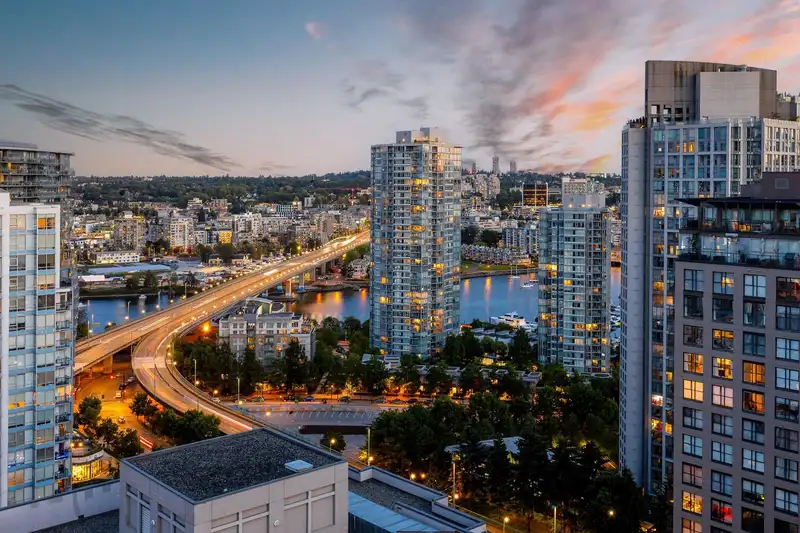 PH1 930 CAMBIE STREET - photo 2 of 40