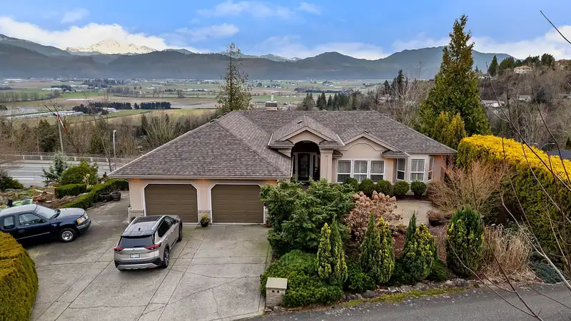 36046 SPYGLASS COURT - photo 2 of 40