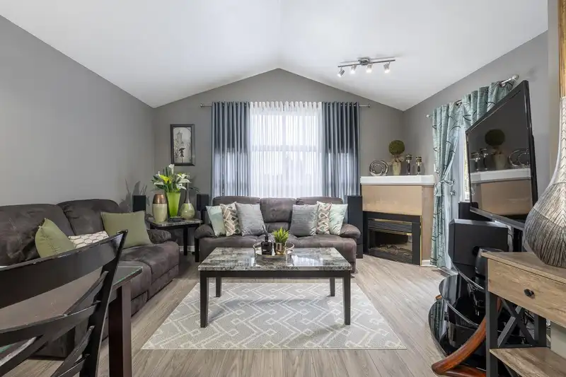 310 5355 BOUNDARY ROAD - photo 4 of 13