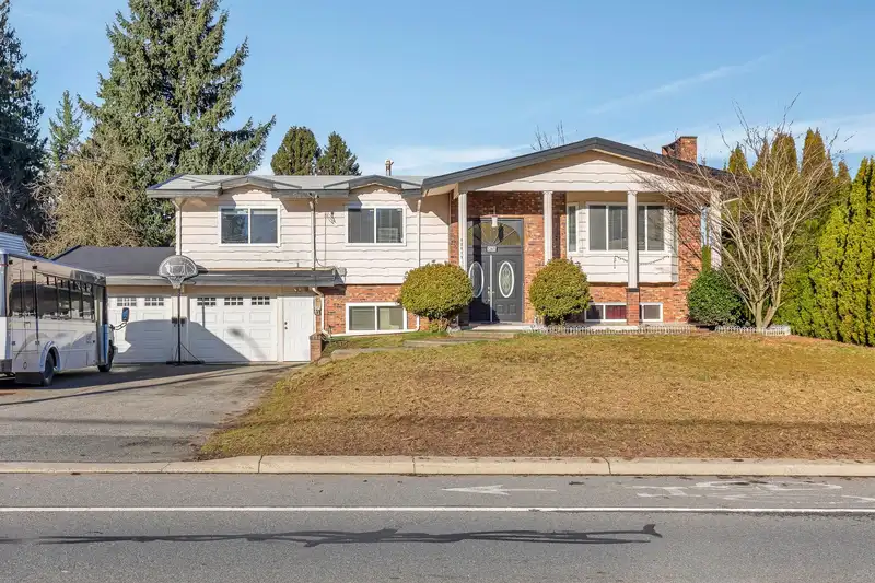 32615 BEVAN AVENUE - photo 1 of 40