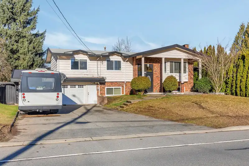 32615 BEVAN AVENUE - photo 2 of 40