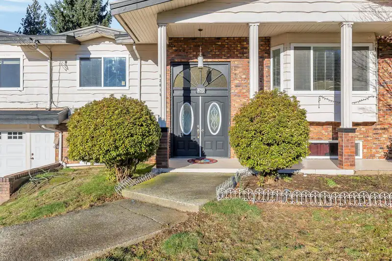 32615 BEVAN AVENUE - photo 3 of 40