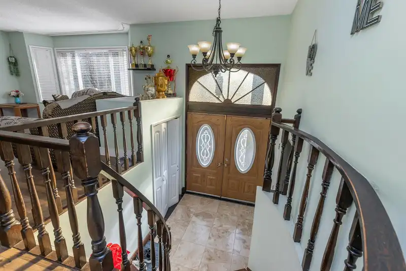 32615 BEVAN AVENUE - photo 4 of 40