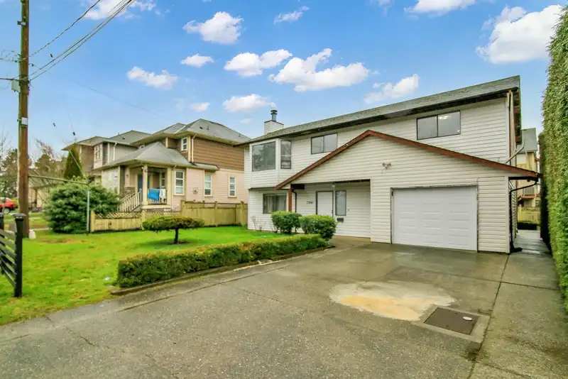 7846 119A STREET - photo 2 of 38