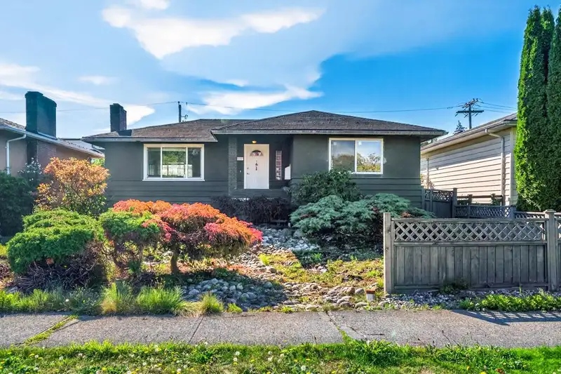3232 W 16TH AVENUE - photo 1 of 26