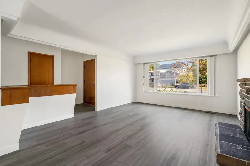 6527 TYNE STREET - photo 4 of 29