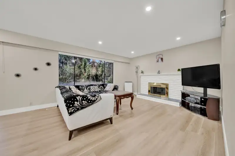 11715 83A AVENUE - photo 3 of 26