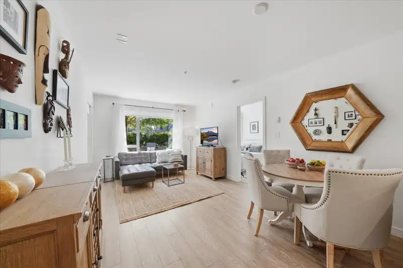 207 1061 MARINE DRIVE - photo 4 of 28