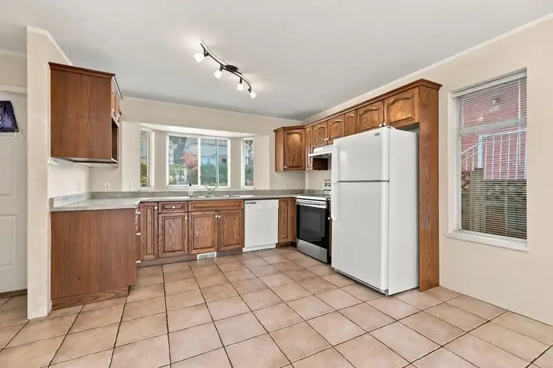 423-425 E 2ND STREET - photo 3 of 25
