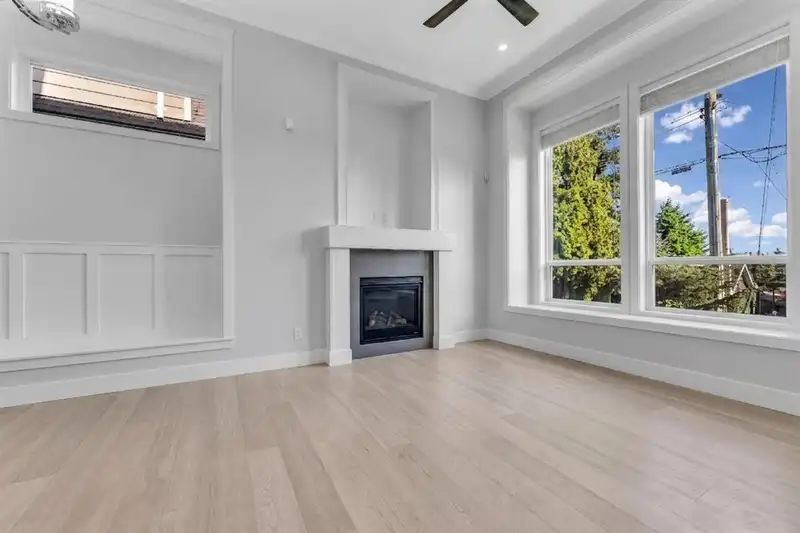 907 HARRIS AVENUE - photo 3 of 11