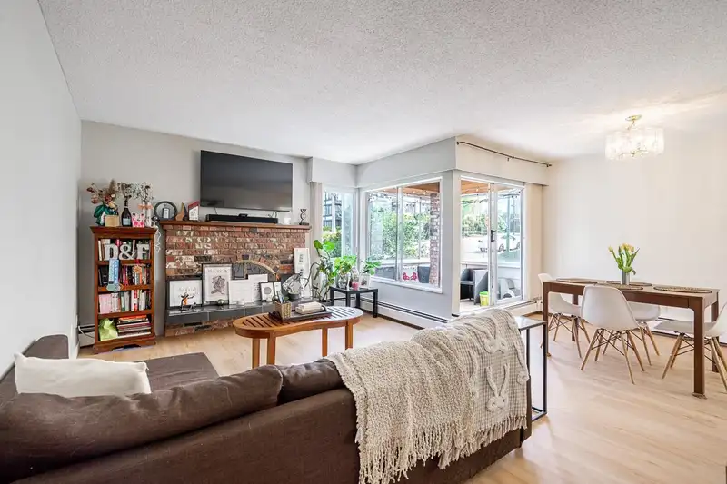 204 1390 MARTIN STREET - photo 1 of 33