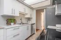 303 1360 MARTIN STREET - thumbnail 1
