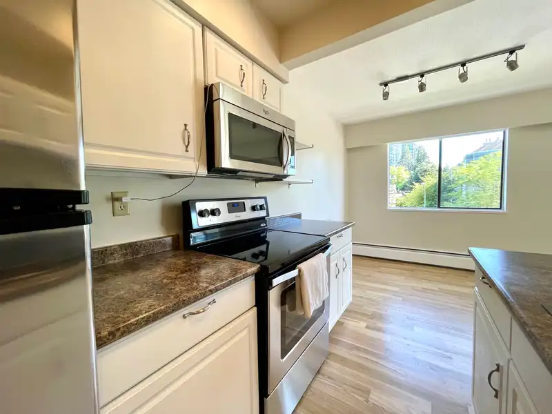 307 5127 IRVING STREET - photo 3 of 23