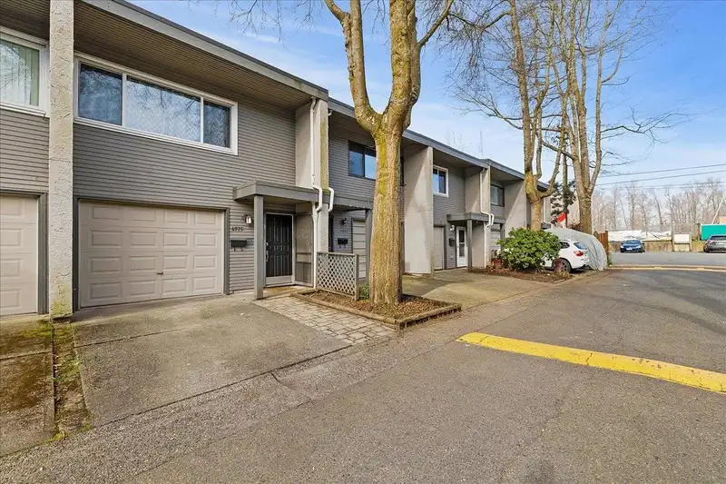 4975 RIVER REACH - photo 3 of 35