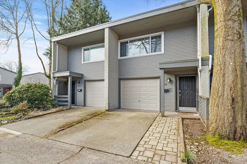 4975 RIVER REACH - photo 4 of 35
