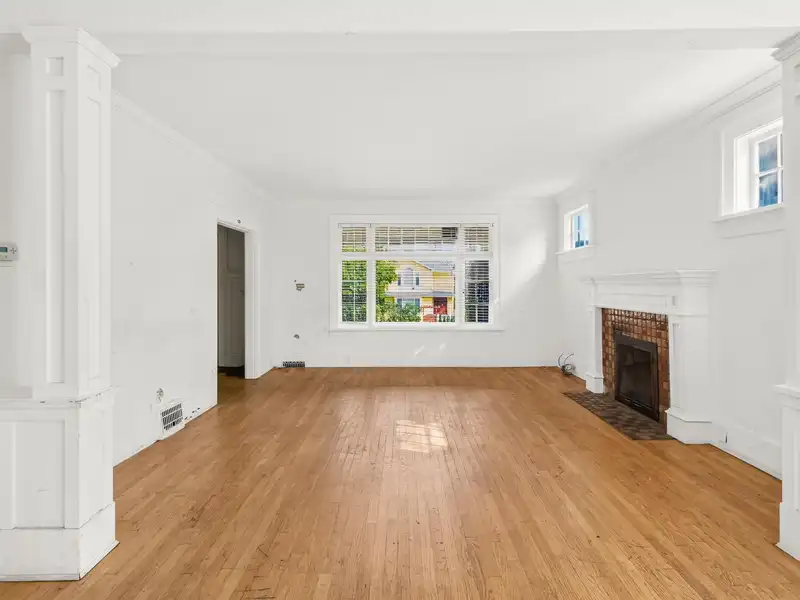 4606 W 11TH AVENUE - photo 3 of 13