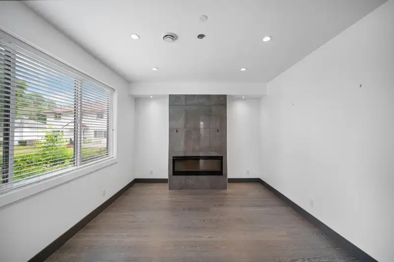 7493 GATINEAU PLACE - photo 2 of 40