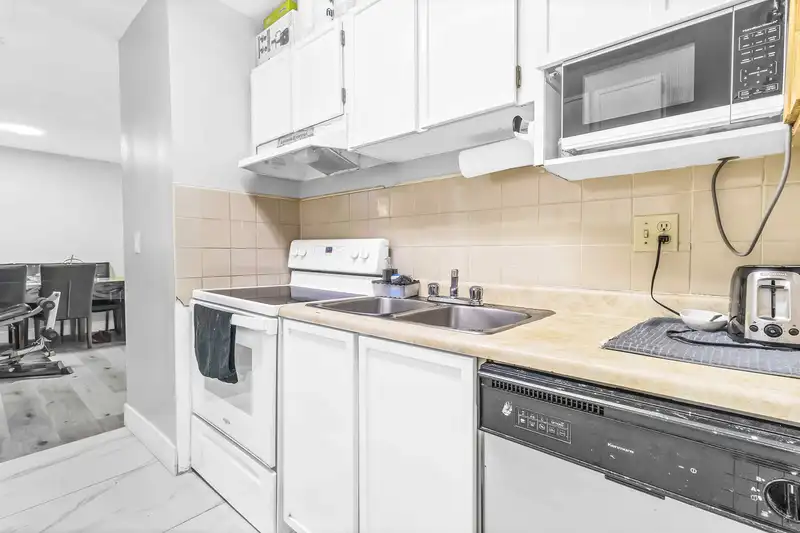 102 7155 134 STREET - photo 2 of 32