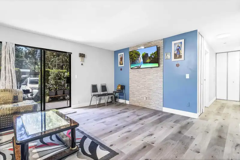 102 7155 134 STREET - photo 3 of 32