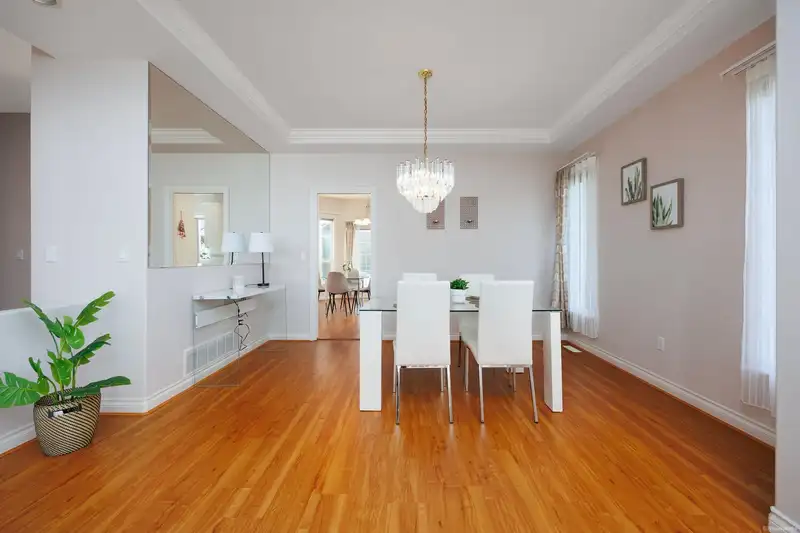 2244 140A STREET - photo 4 of 23