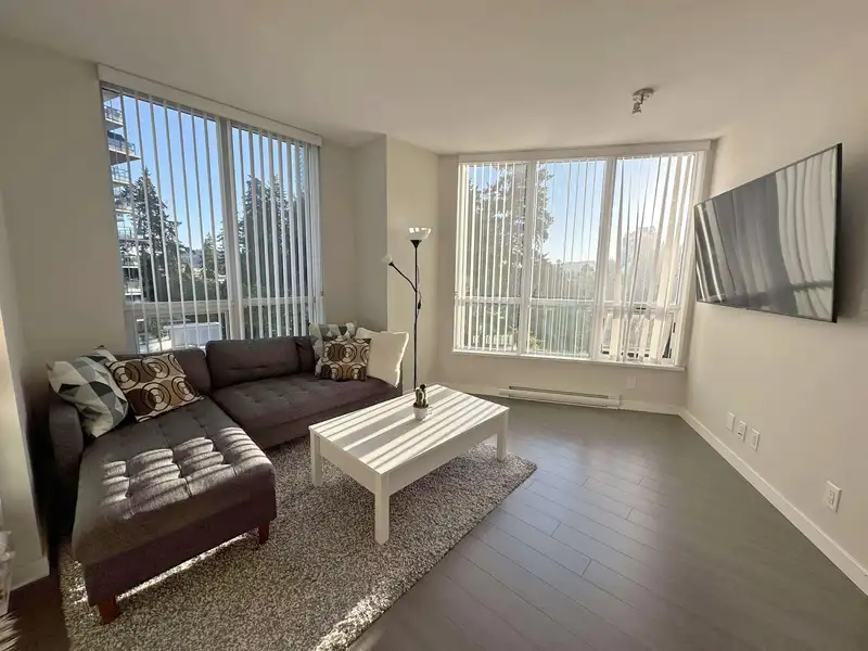 606 3093 WINDSOR GATE - photo 1 of 18