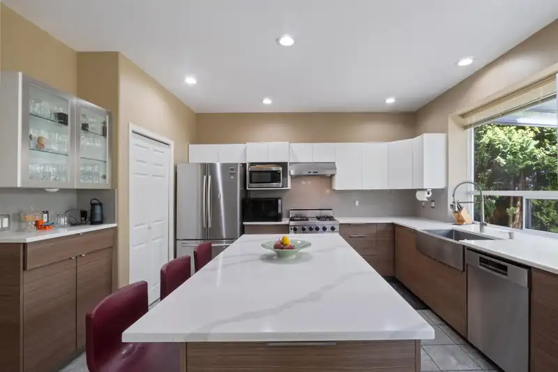 43 LINDEN COURT - photo 4 of 37