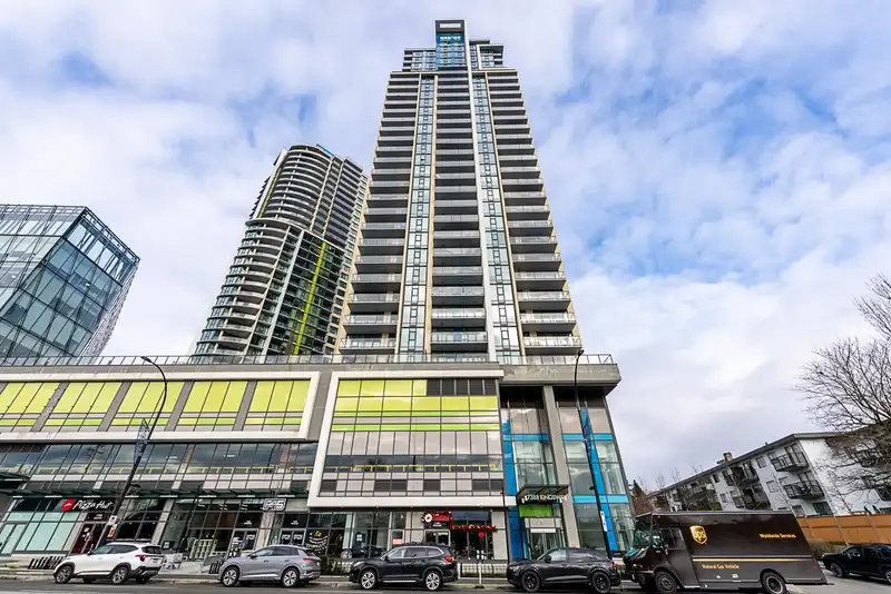 2506 7388 KINGSWAY - photo 2 of 40