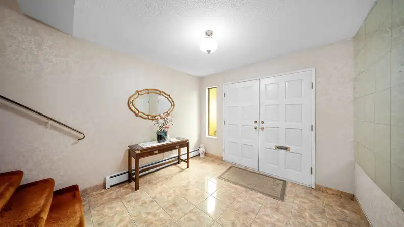 271 E 38TH AVENUE - photo 2 of 38