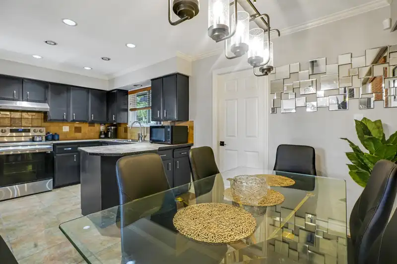14375 68 AVENUE - photo 4 of 12