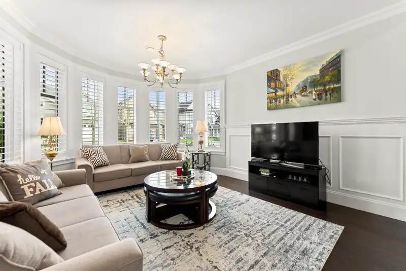 A 5229 LYNN PLACE - photo 2 of 40