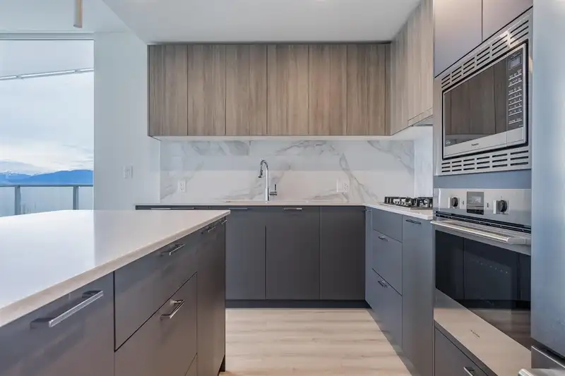 2206 8551 201 STREET - photo 2 of 18