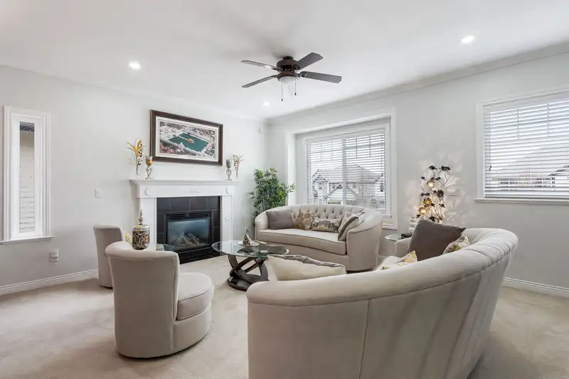 27016 35 AVENUE - photo 4 of 27
