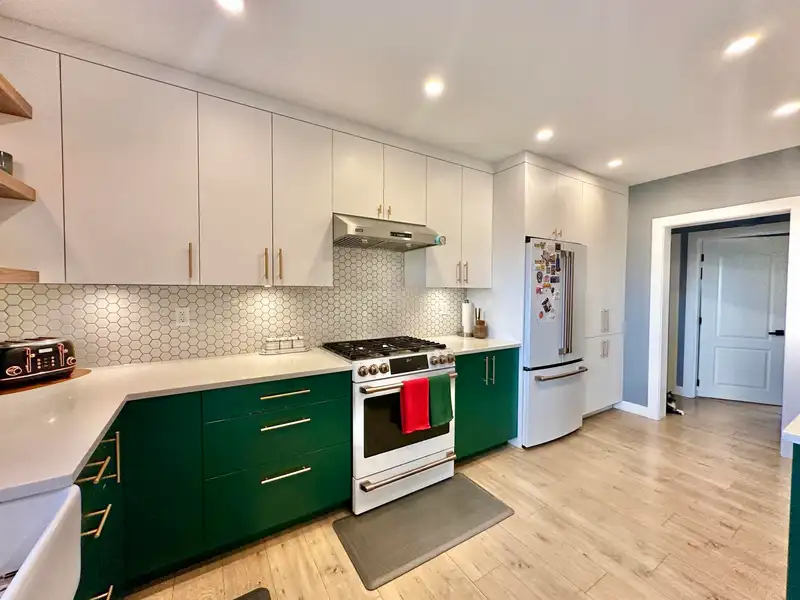 1215 NEPAL CRESCENT - photo 3 of 32