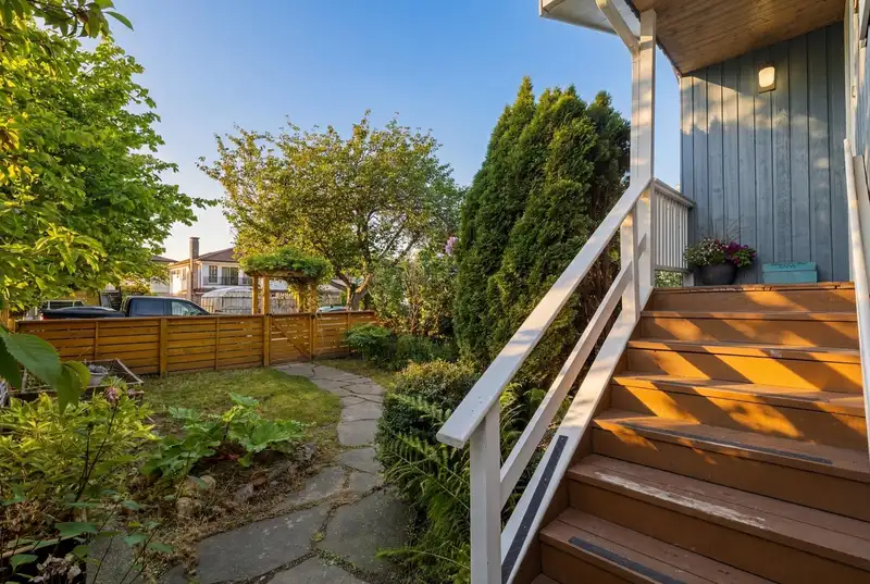 3172 E 2ND AVENUE - photo 4 of 40