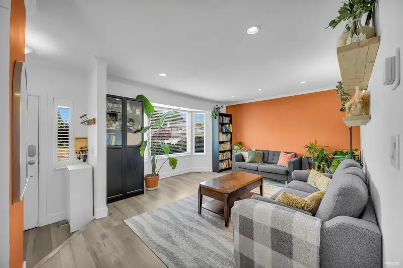 21564 93B AVENUE - photo 2 of 40