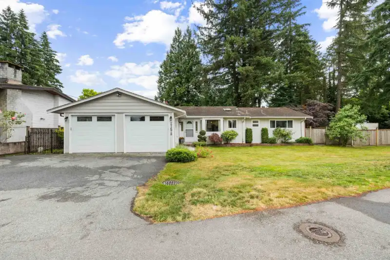 21678 MOUNTAINVIEW CRESCENT - photo 1 of 35