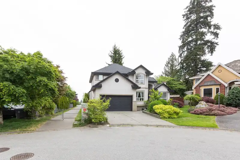 10438 168A STREET - photo 2 of 40