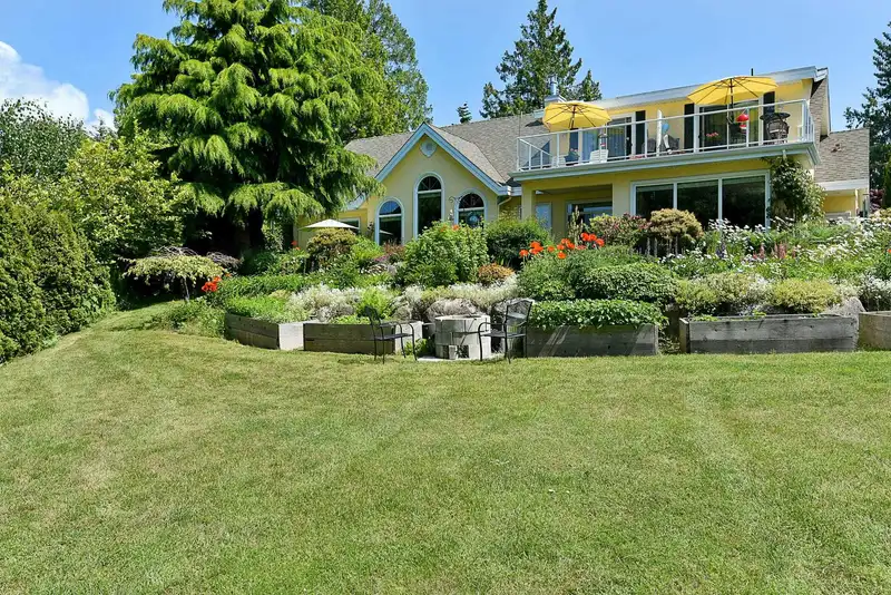 397 VERNON PLACE - photo 3 of 40