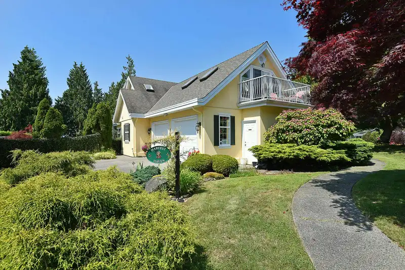 397 VERNON PLACE - photo 4 of 40