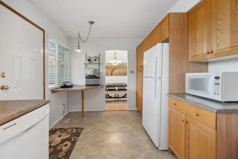 21247 94B AVENUE - photo 3 of 40