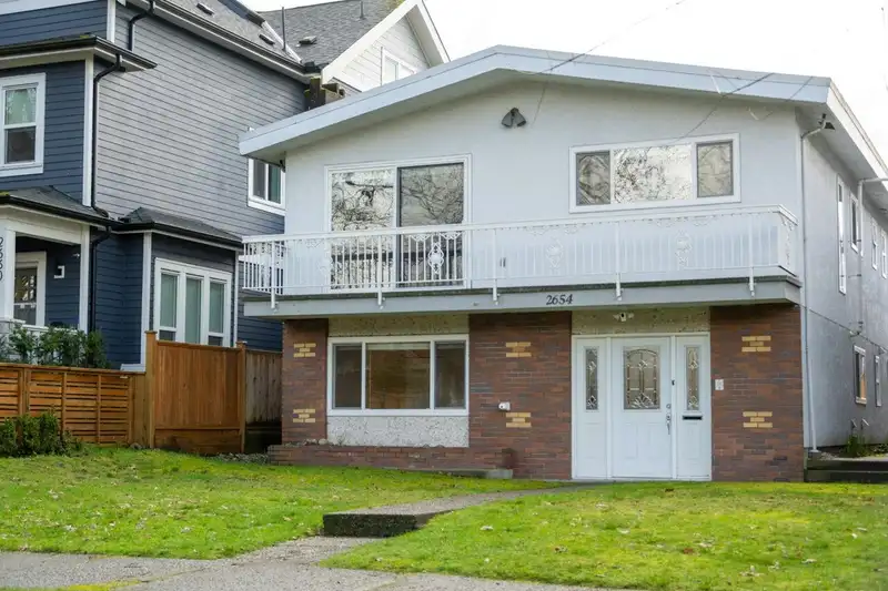 2654 OXFORD STREET - photo 3 of 40