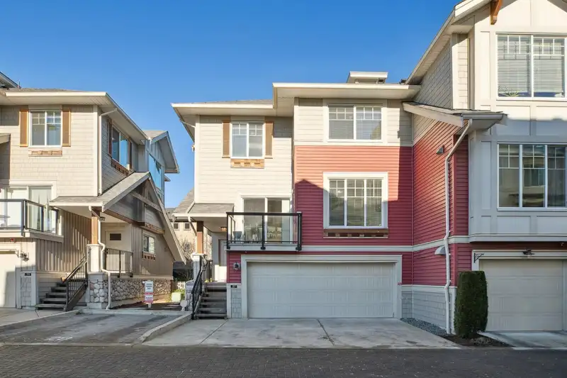 27 20498 82 AVENUE - photo 2 of 40