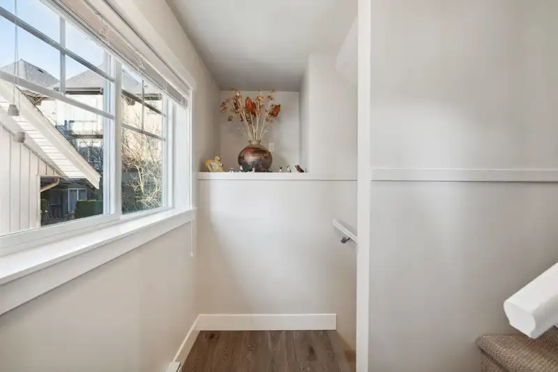 27 20498 82 AVENUE - photo 4 of 40