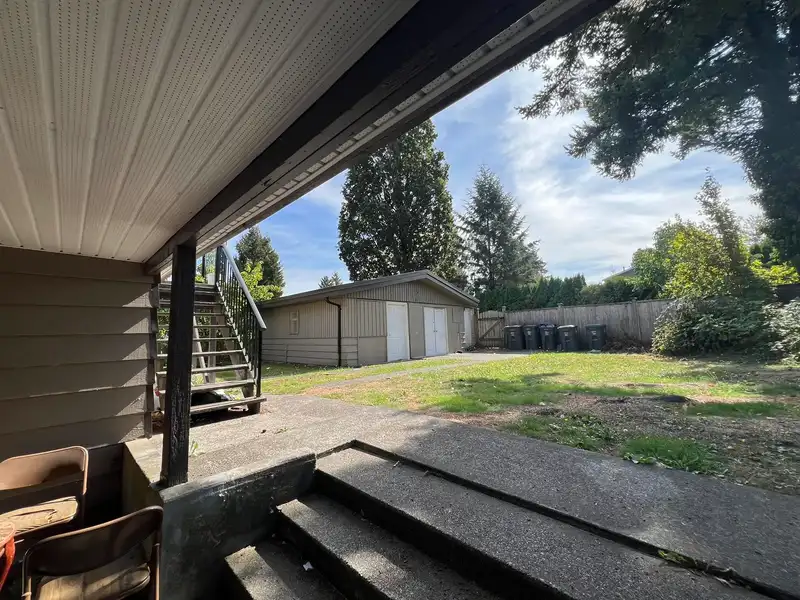 14678 106A AVENUE - photo 4 of 17