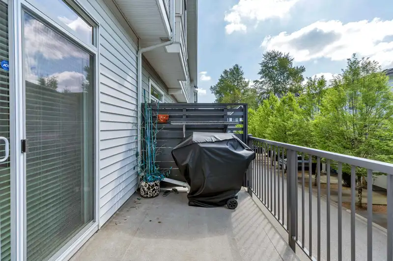 107 15230 GUILDFORD DRIVE - photo 4 of 39