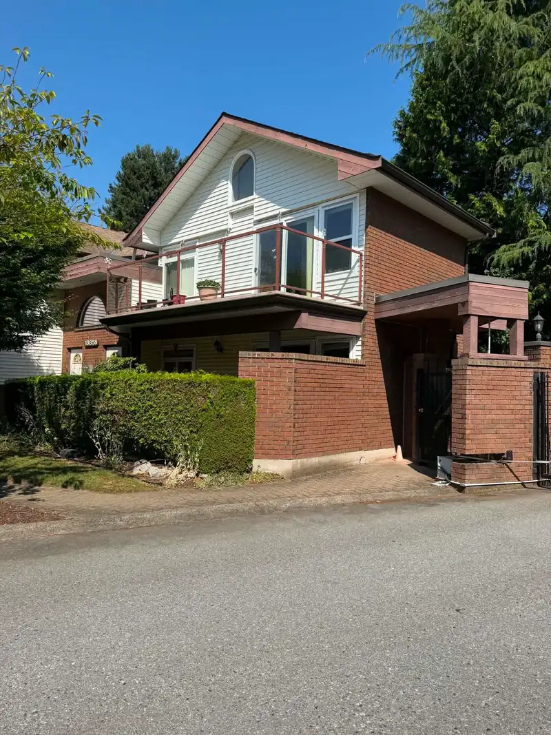 101 13858 102 AVENUE - photo 2 of 23