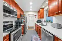 207 235 KEITH ROAD - thumbnail 5
