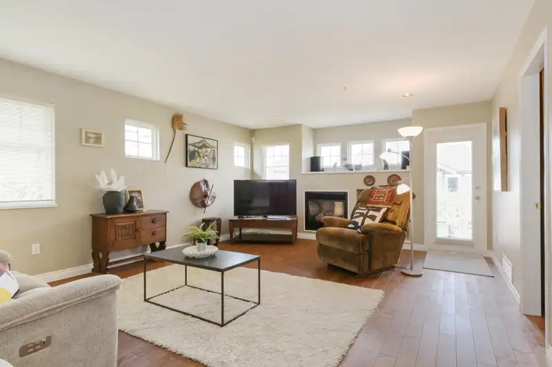 28 20222 96 AVENUE - photo 3 of 32